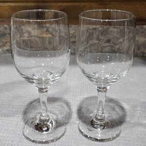 Elegant Clear Wine Glass Set